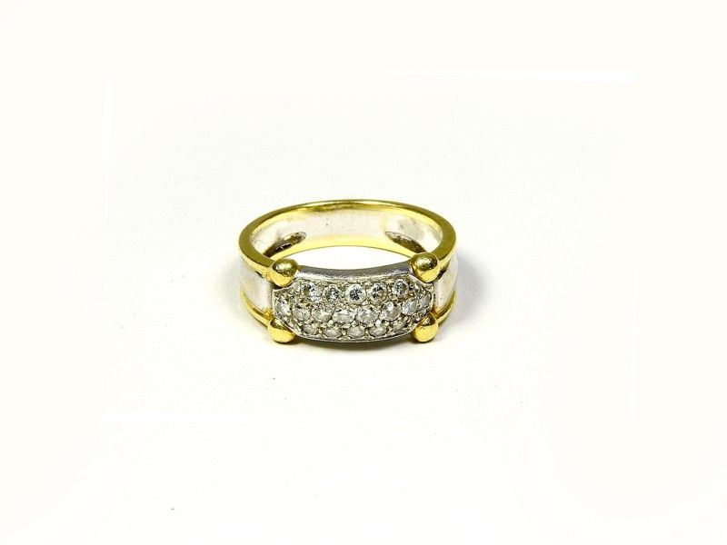 Anello in Oro Giallo Impreziosito da Pavã© in Diamanti