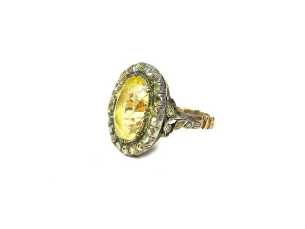 Gold Ring with Quarz and Diamonds