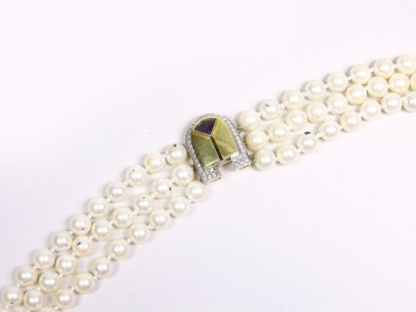 Three Strands Pearl Necklace with Gold Clasp with Small Diamonds and Quarz
