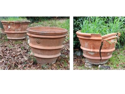 Due Conche da Giardino in Terracotta