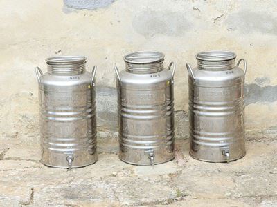 Tre Fusti da Vino in Acciaio Inossidabile
