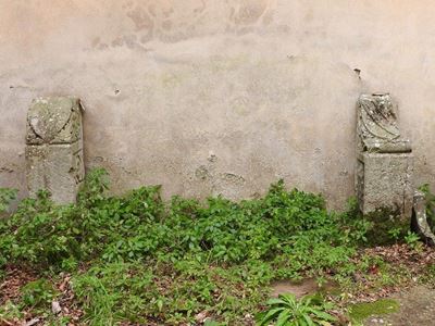Due Antichi Frammenti in Pietra
