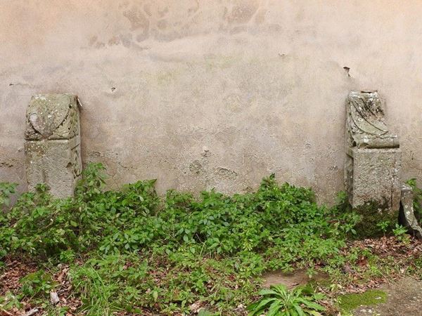 Two ancient stone fragments  - Auction Villa piatti - Third Session - III - Maison Bibelot - Casa d'Aste Firenze - Milano