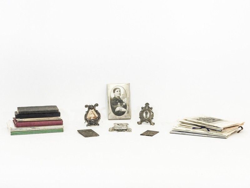 Lotto di Santini D'epoca e Libri di Preghiere