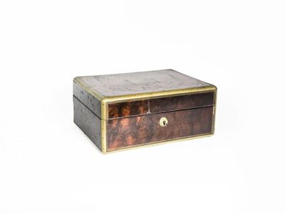 Necessaire da Viaggio Impiallacciato in Piuma di Mogano