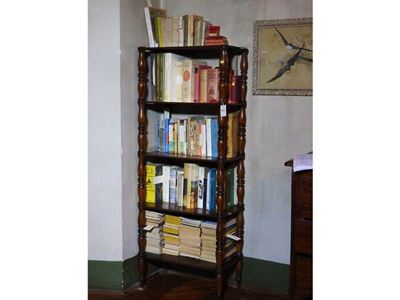 Etagere in Noce