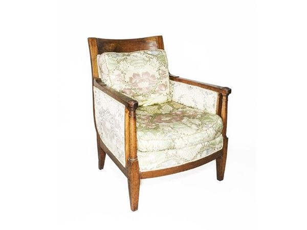 Walnut Armchair, latef 18th/early 19th Century
