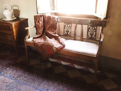 Divanetto a Panca in Noce
