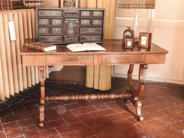 Walnut Veneered Desk, mid 19th Century