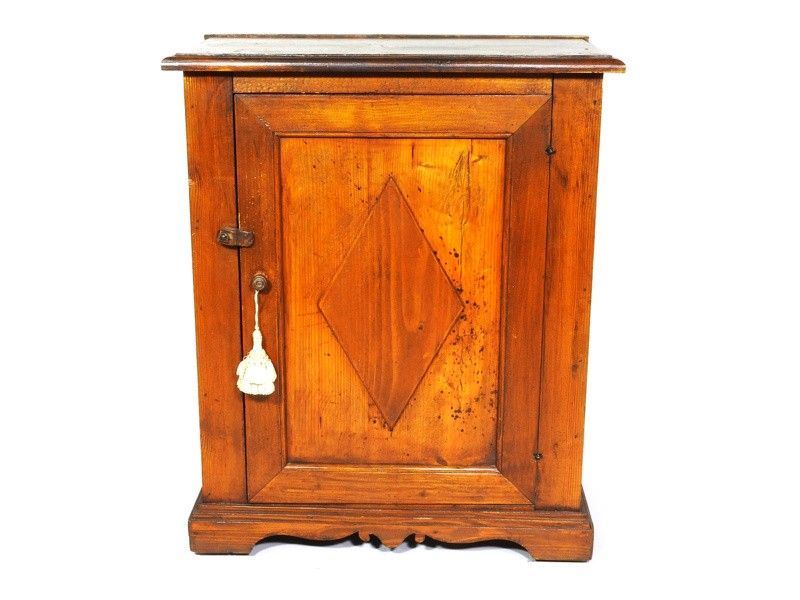 Piccolo Stipo in Legno Tenero