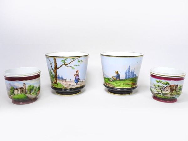 Quattro cachepots in porcellana e ceramica