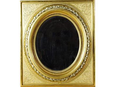 Piccola Specchiera in Legno Dorato