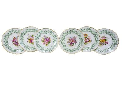 Serie di Dodici Piatti Decorativi in Porcellana