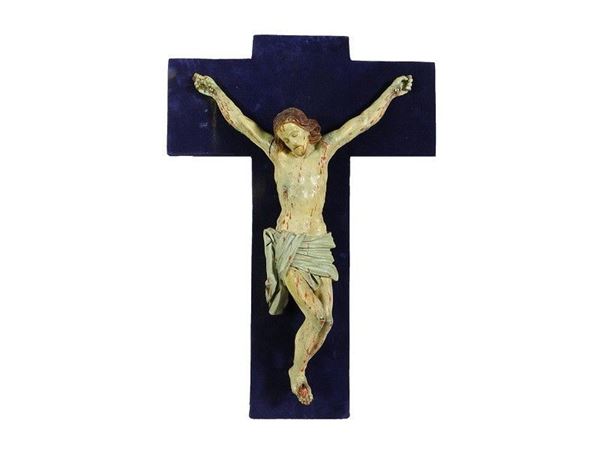 Cristo crocifisso in legno tenero laccato
