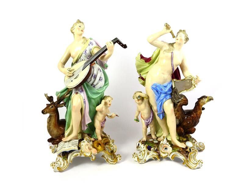 Coppia di Gruppi in Porcellana Policroma