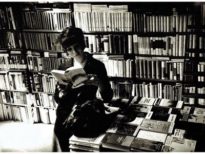 Donna in Libreria 1974