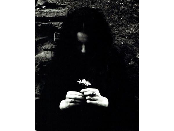 Ritratto di donna con fiore 1970