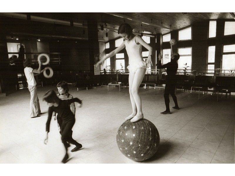 Bimbi alla Scuola Circense 1977