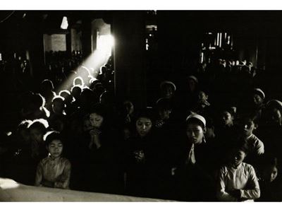 Fedeli in Preghiera Estremo Oriente 1974