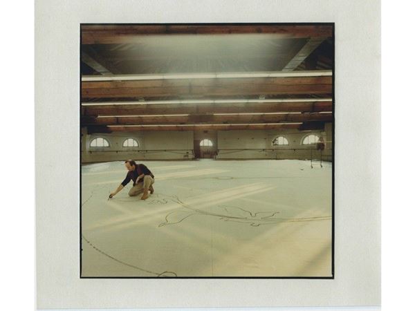 O. Galliani dipinge il sipario del Tetro Valli a Reggio Emilia 1991