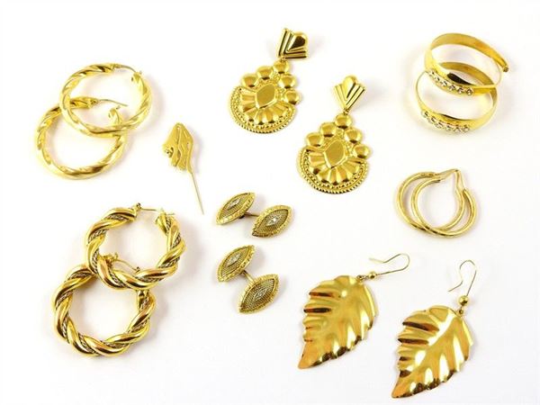 Lot of yellow gold items