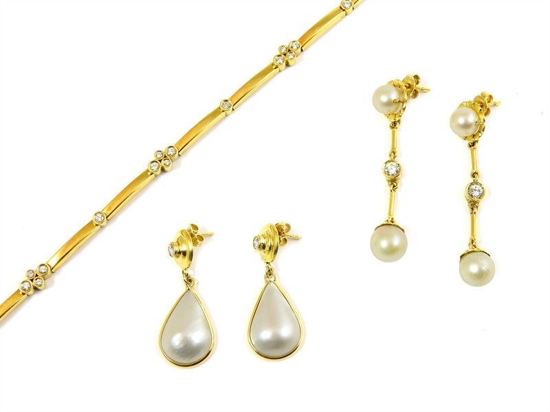 Lotto in Oro Giallo, Diamanti, Perle Akoya e Perle Mabe