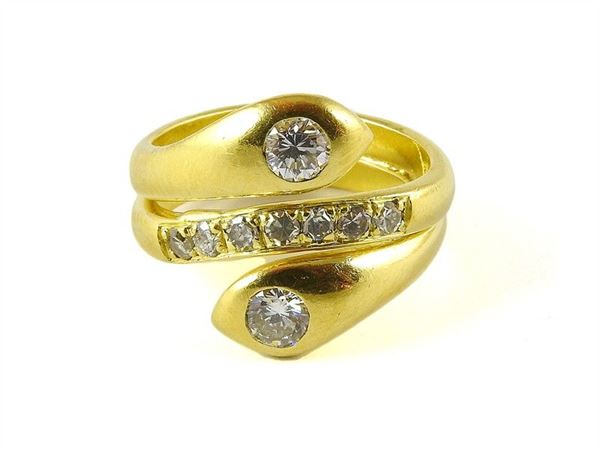Yellow gold croisÃ¨ ring with diamonds