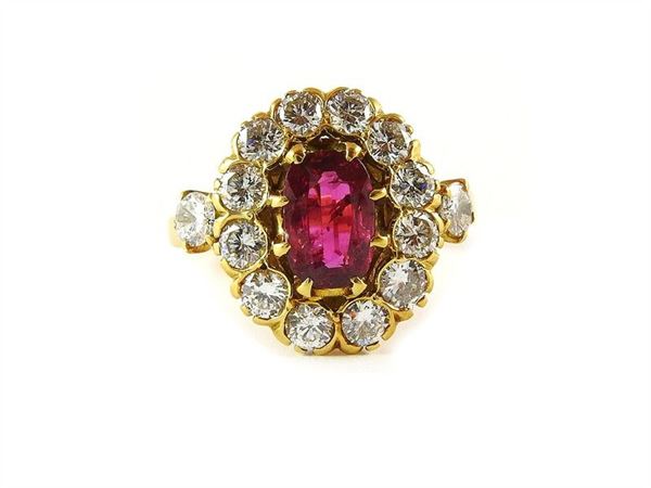 Yellow gold daisy ring with ruby and diamonds