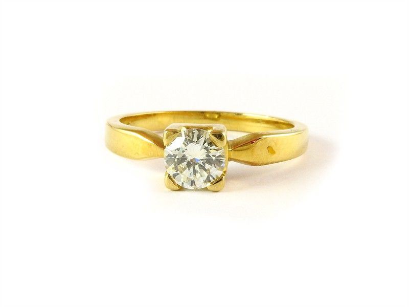 Anello Solitario in Oro Giallo e Diamante