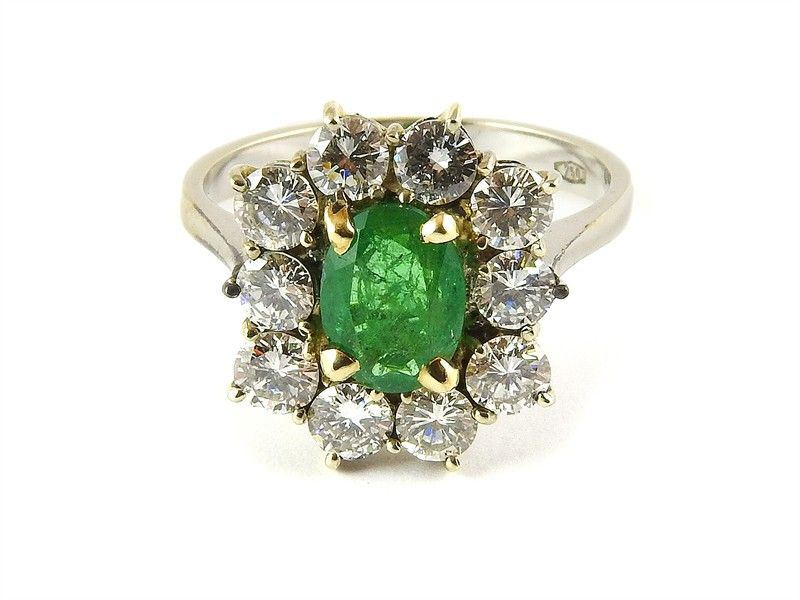 Anello a Margherita in Oro Bianco, Smeraldo e Diamanti Smeraldo Ovale