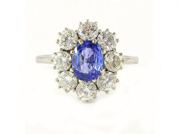 White gold daisy ring with sapphire and diamonds