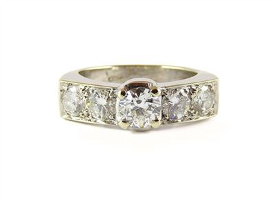 Anello a Fascia in Oro Bianco e Diamanti