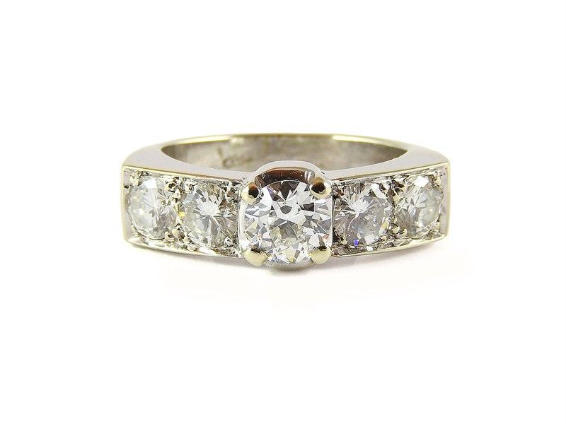 Anello a Fascia in Oro Bianco e Diamanti