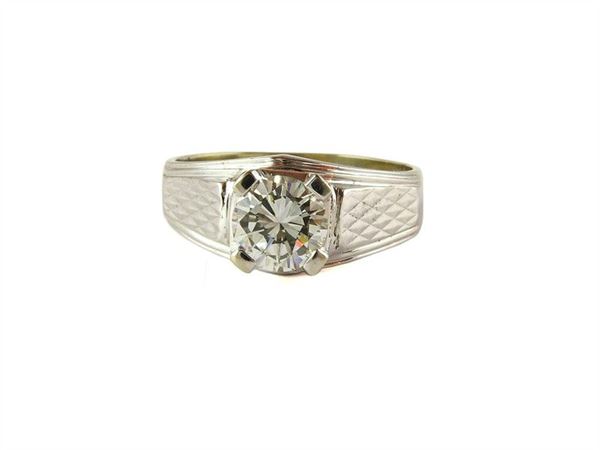 White gold ring with diamond