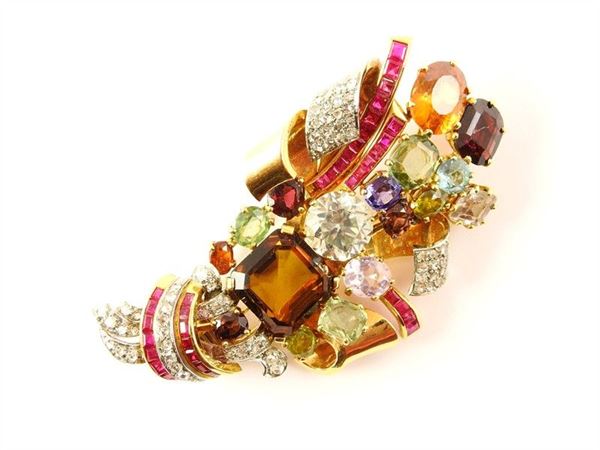 Yellow gold brooch with natural color stones, like spinels and zircons, rubies and diamonds
