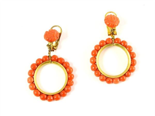 Silver and coral round earrings