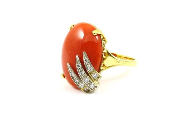 Yellow gold and platinum ring with coral and diamonds