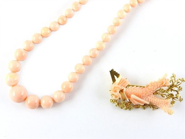 Parure of graduated pink coral