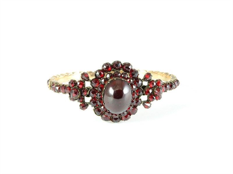 Bracciale Rigido a Cerchio in Oro Rosso e Granati