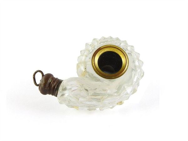 Glass perfume vessel