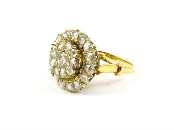Yellow gold ring with rose cut diamands