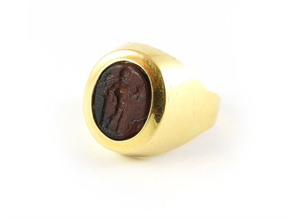 Yellow gold ring set with old engraved stone