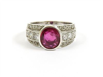Anello in Oro Bianco, Rubino e Diamanti
