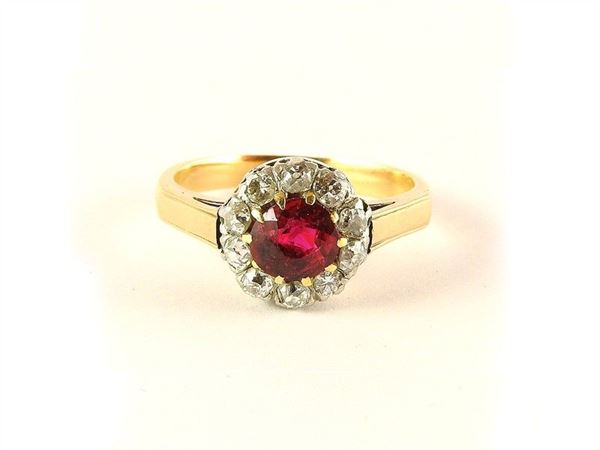 Yellow gold ring with ruby and old cut diamonds