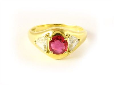 Anello in Oro Giallo, Rubino e Diamanti