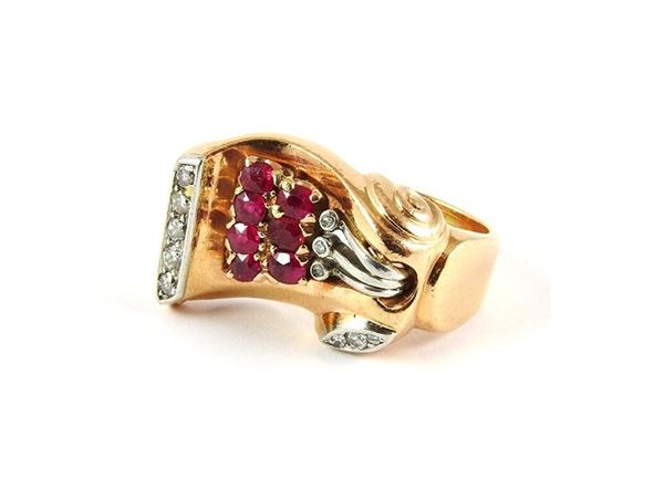 Red and white 14 Kt gold ring with rubies and diamonds