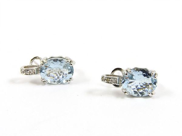 White gold earrings with aquamarines and diamonds