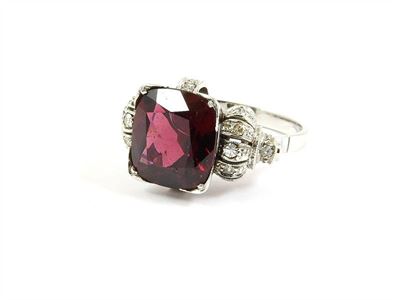 Anello in Oro Bianco, Granato Rodolite e Diamanti