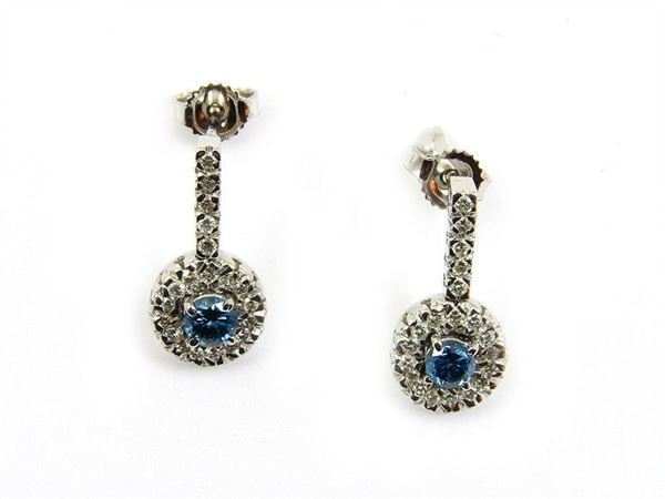 White gold earrings with colourless and treated blue diamonds