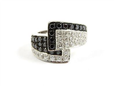 Anello in Oro Bianco, Diamanti Bianchi e Diamanti Neri